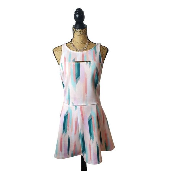 Decree Juniors 2 pc Crop Top Skater Skirt M Scuba Key Hole Pastel Pink Teal Chic - Picture 1 of 5